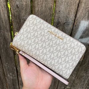Michael Kors, NWT, jet set wallet